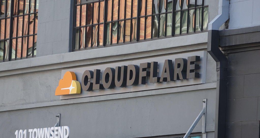 全球資安警報!Cloudflare揭DDoS攻擊流量飆破11.5Tbps 多公司受影響 全球資安警報!Cloudflare揭DDoS攻擊流量飆破11.5Tbps 多公司受影響