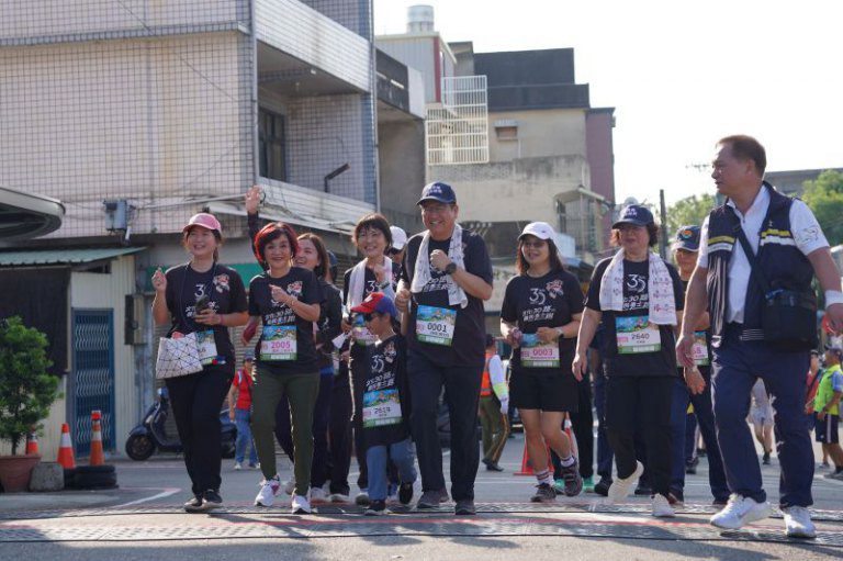 文化30．義民勇士路跑開跑　竹縣長偕全家共同參與