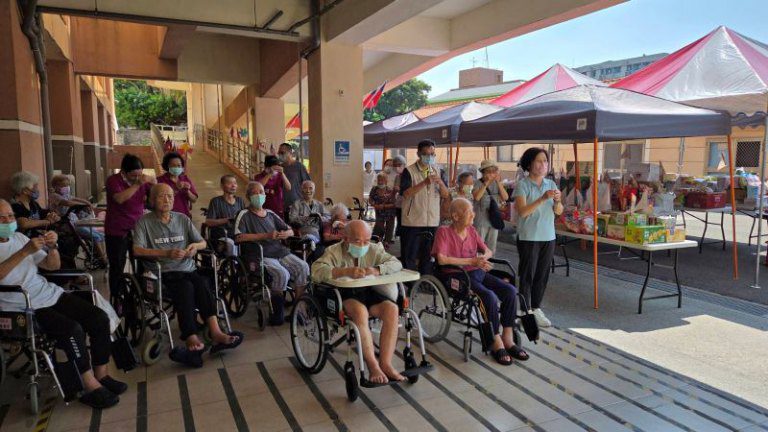 新竹榮家中元祭祀歷年亡故榮靈　普渡法會祈安康