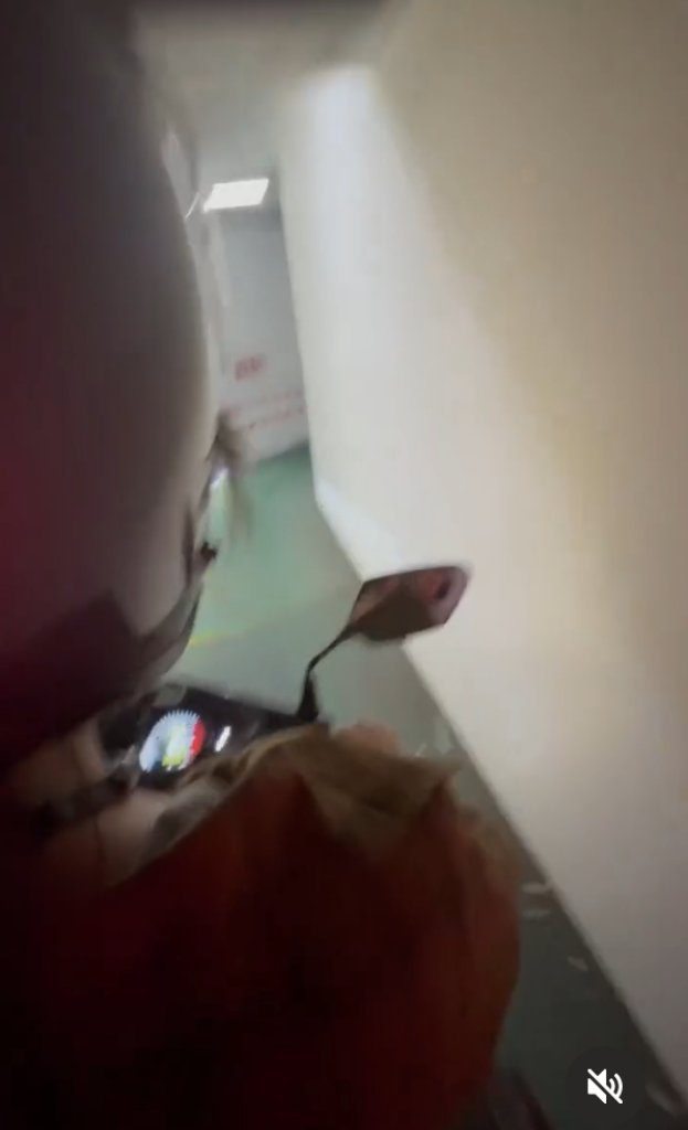 林口家樂福「魔王級」機車道曝光　網友直呼比考照還恐怖