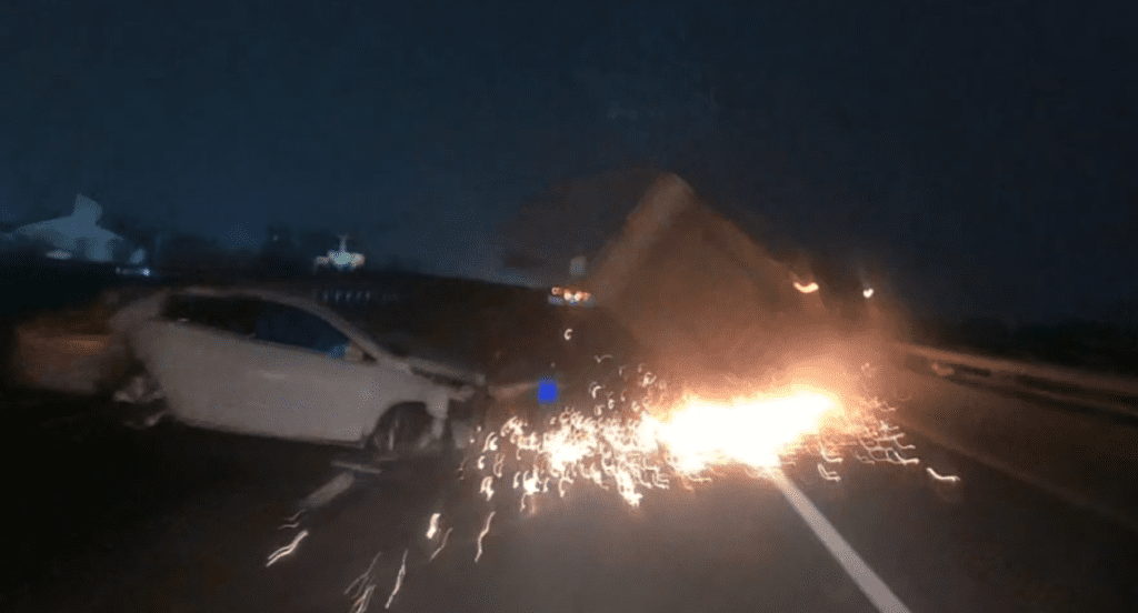 撞擊畫面曝光！台66線3車連環車禍　大貨車撞翻冒出火光