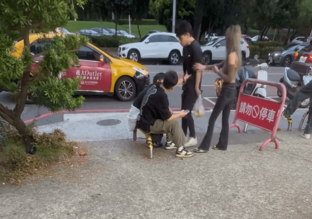 影／酒醉找路人吵架嗆「哪一間啦」！想單挑遭同行女攔阻怒掐她脖子　目擊者：以為要報堂口結果是報校名