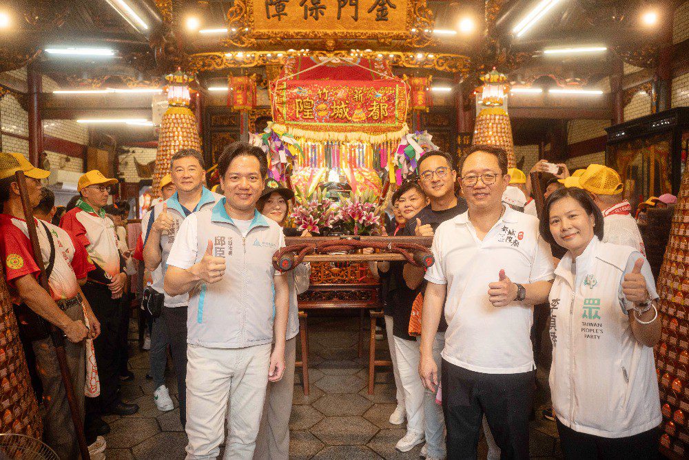 2025竹塹中元城隍祭   邱臣遠代理市長扶轎同行遶境賑孤