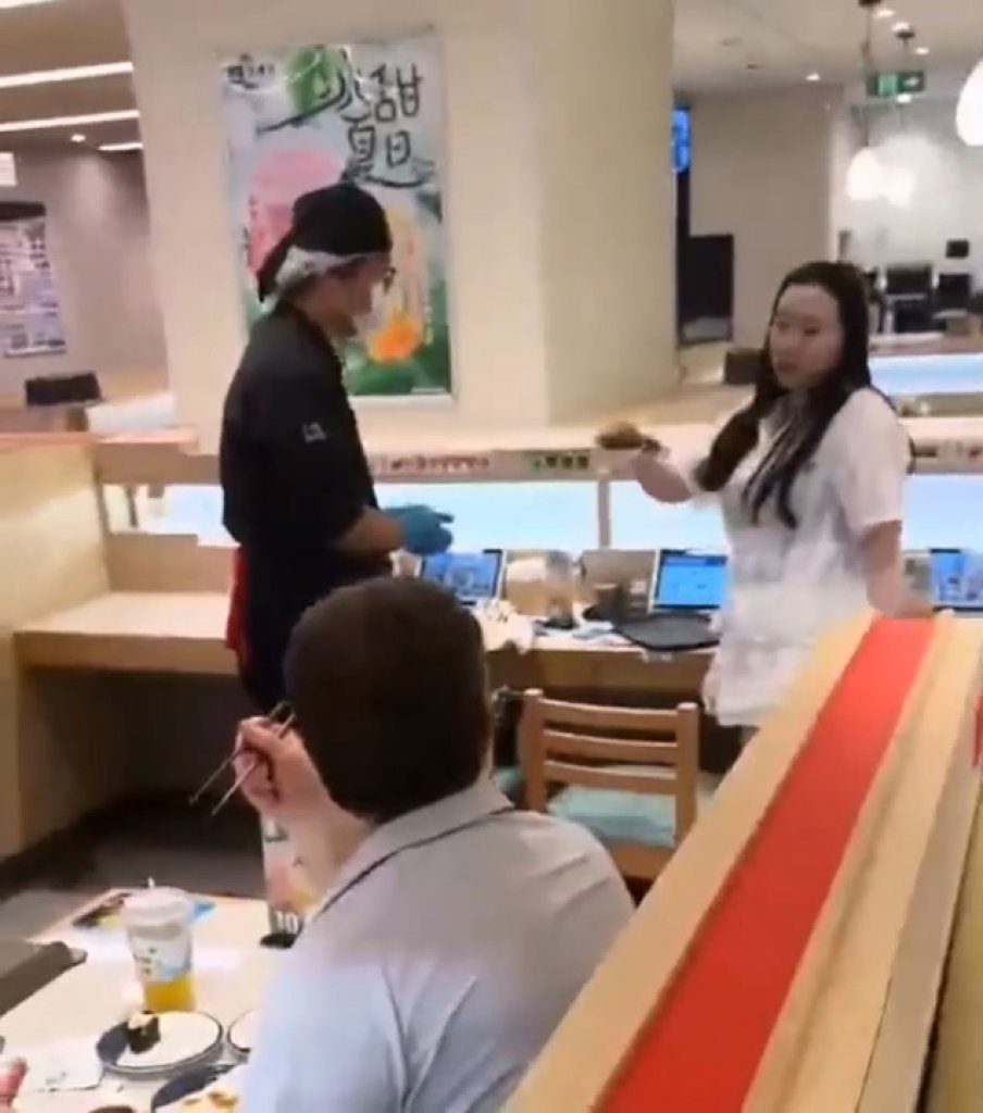 影／嫌壽司不合格當場摔盤！女大鬧店家還打勸阻顧客　影片瘋傳陸警回應了