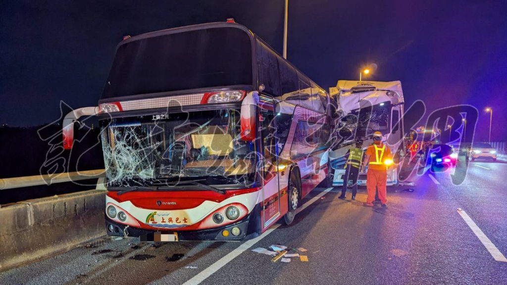 快訊/人肉夾心餅乾…遊覽車司機站車後遭大車猛撞 當場OHCA送醫恢復生跡 快訊/人肉夾心餅乾…遊覽車司機站車後遭大車猛撞 當場OHCA送醫恢復生跡