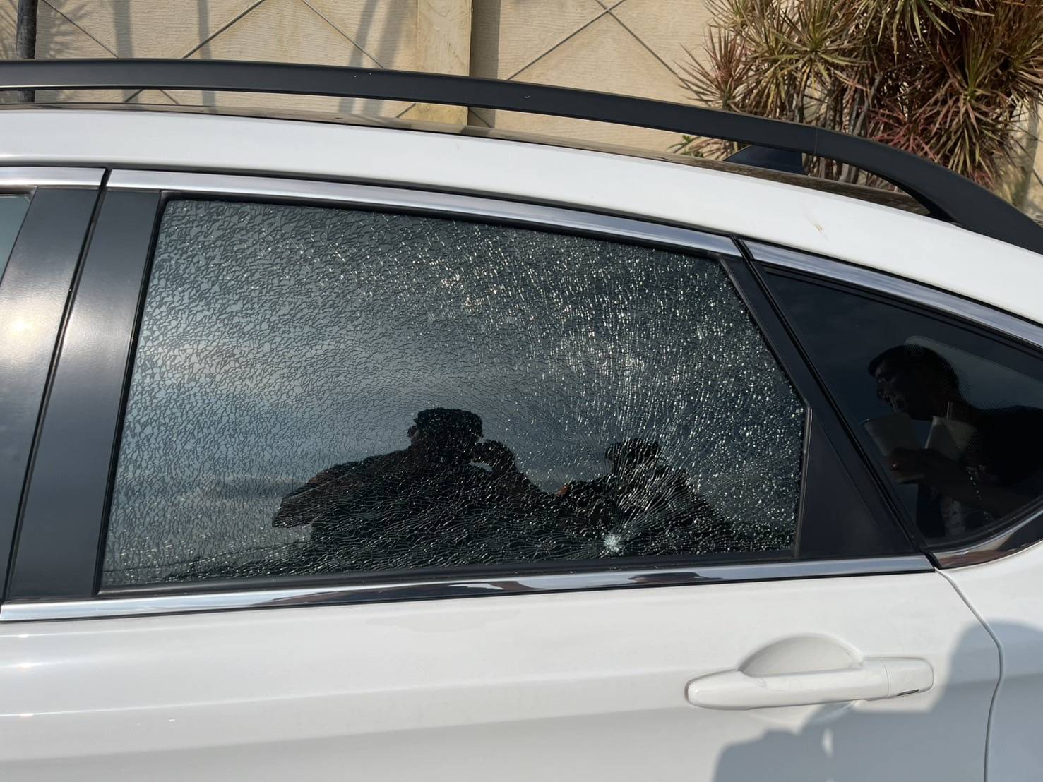 車停路旁窗戶無故碎裂 桃警追查揪出真相