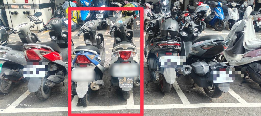 高雄騎士挪他人機車擠停格遭開單 自認「警告後才停」仍被舉發