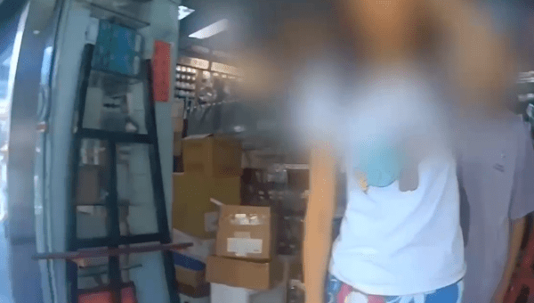 到書局買文具!母女竟被「關店內」上演密室「求救」