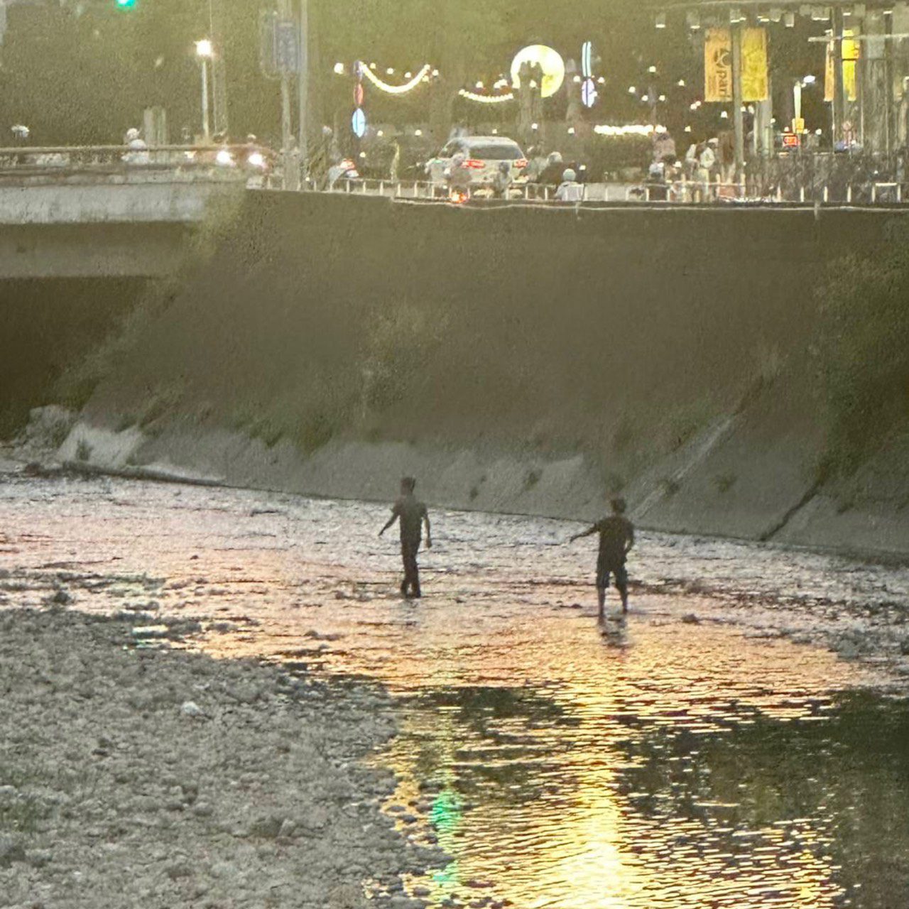 桃園警巡邏發現報廢車牌 3名越南移工棄車跳河遭逮