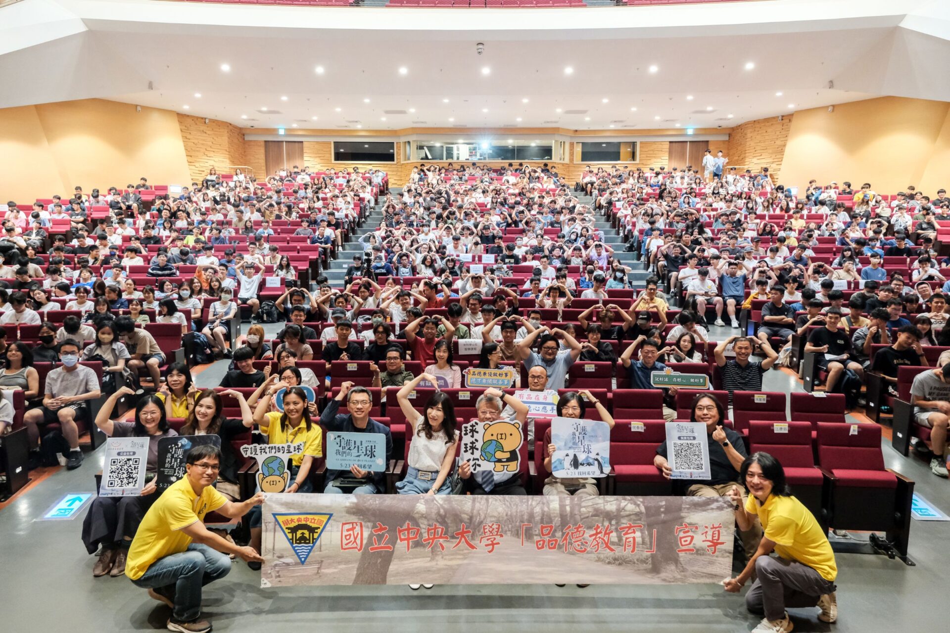 中央大學邀舒夢蘭開講 15年影像足跡喚醒師生永續觀念