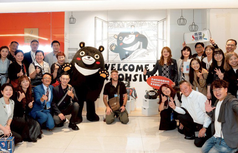 Mabuhay Manila　超萌高雄熊現身馬尼拉市中心櫥窗