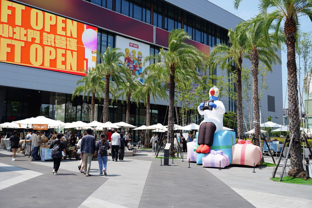 童年記憶化身創意IP「鸚鵡人」　張騰遠作品引爆年輕族群共鳴