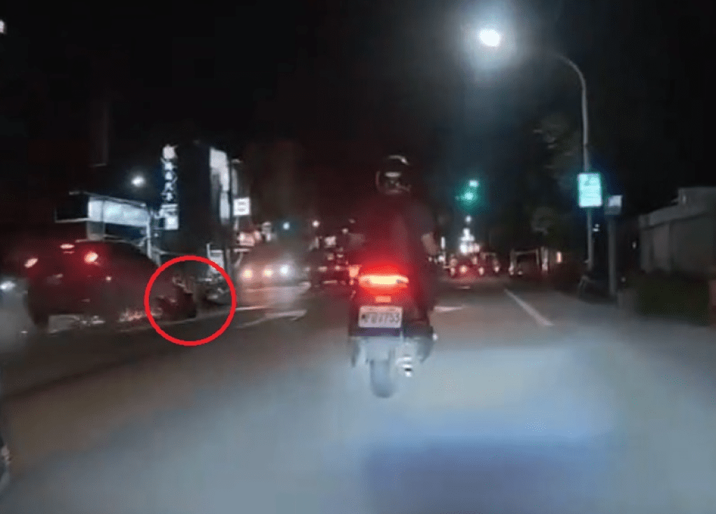 「一路猛撞紅牌首當其衝」! 鳳山車禍撞擊畫面曝光 「一路猛撞紅牌首當其衝」! 鳳山車禍撞擊畫面曝光