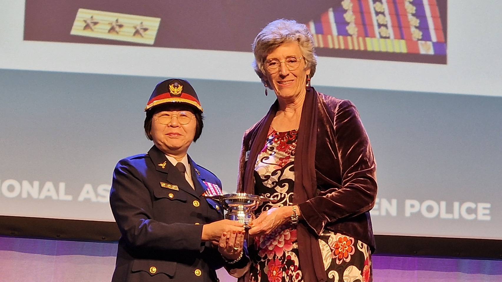 台灣之光！警政署副署長廖美鈴獲國際女警協會「領導統御獎」殊榮