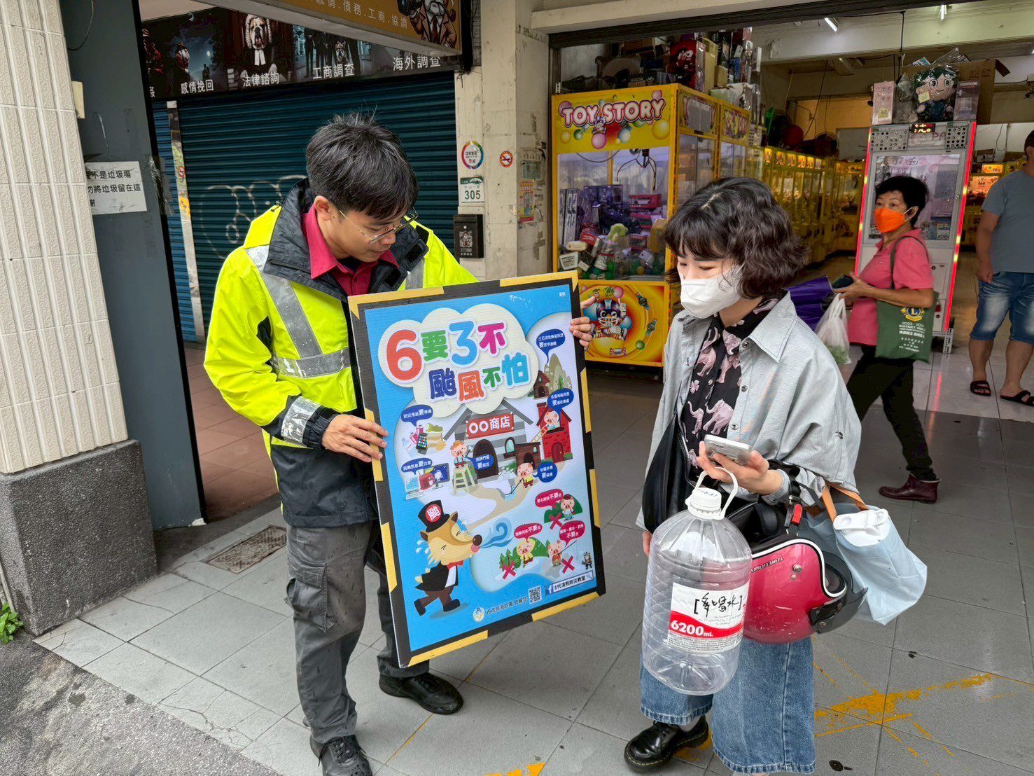 十全消防分隊攜手賣場設立「防颱專區」 提升民眾防災意識