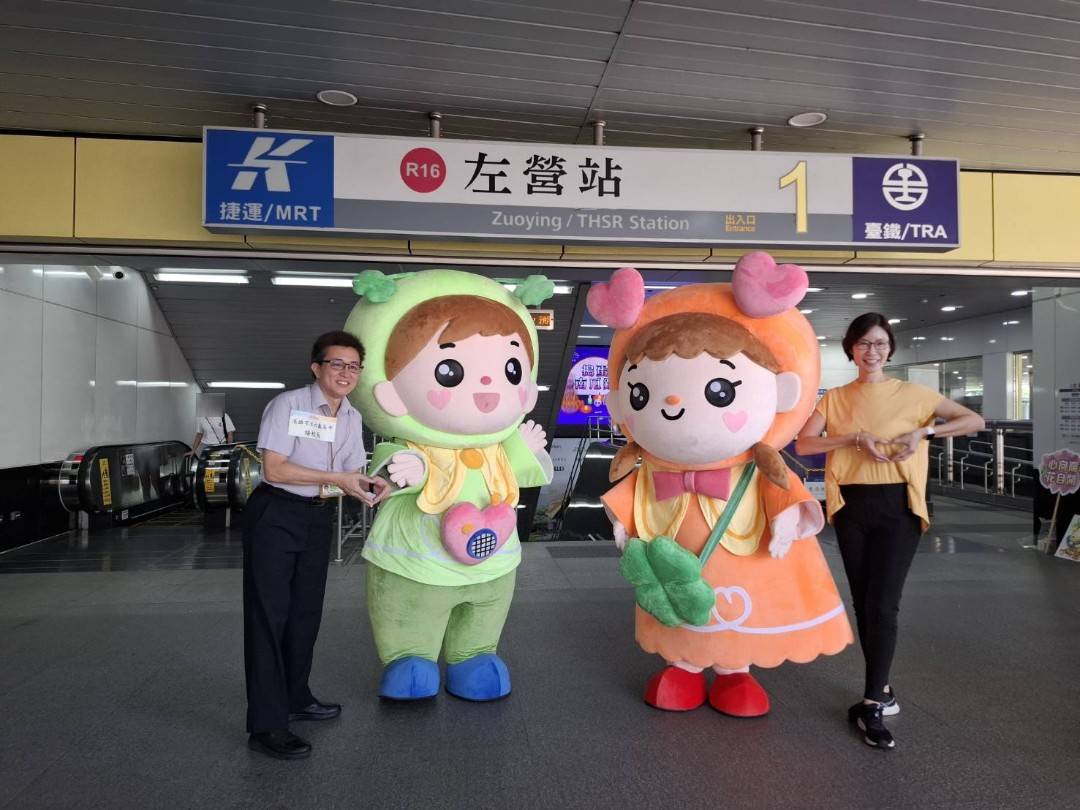 心理健康月 高市衛生局捷運站快閃發送得獎金句種子卡