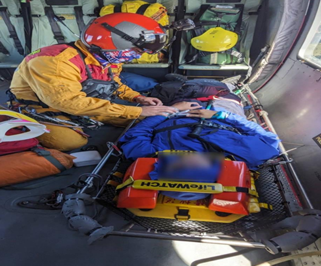 登南湖大山跌倒右膝十字韌帶斷裂　空勤直升機救援