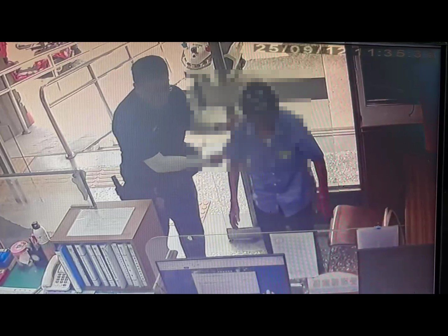 93歲同學阿公電動車卡路中 大雅警巧合救援