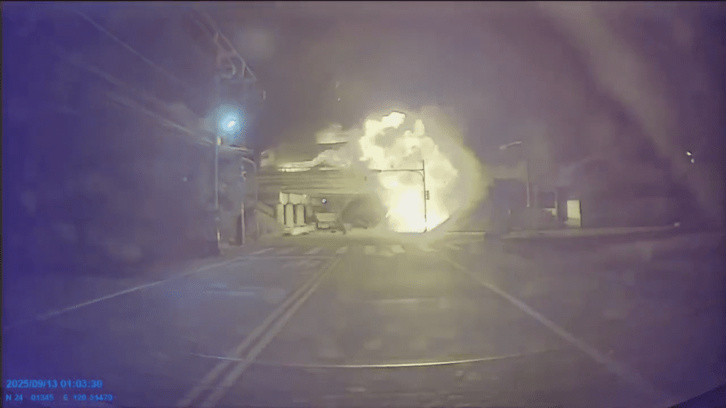 有片／國道彰化駭人畫面！聯結車油箱噴飛爆炸　波及2車宛如電影情節