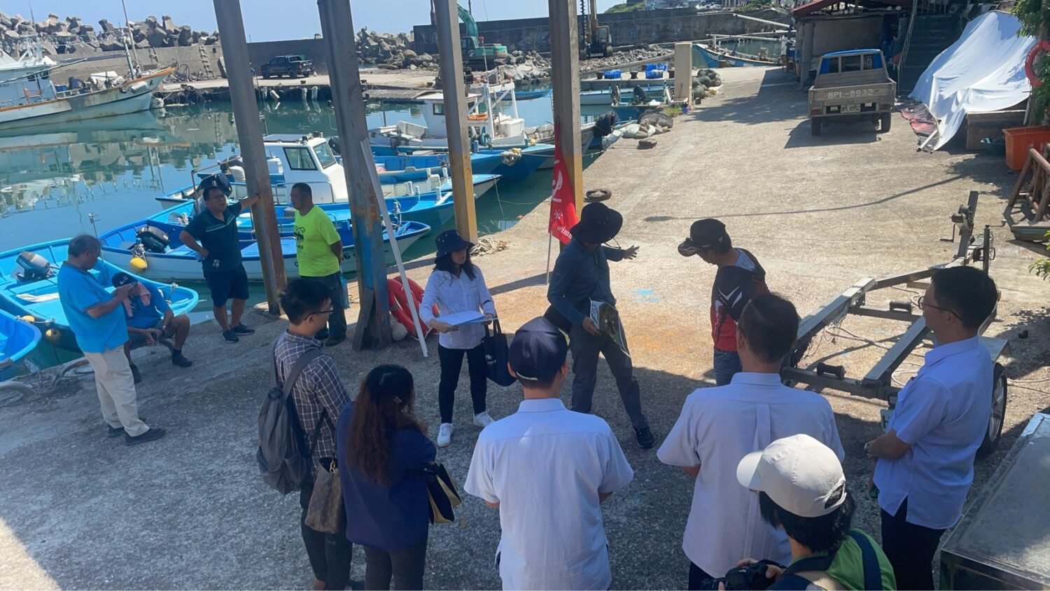 保障各方用海權益 海委會協助龍洞灣陸地參考位置現勘