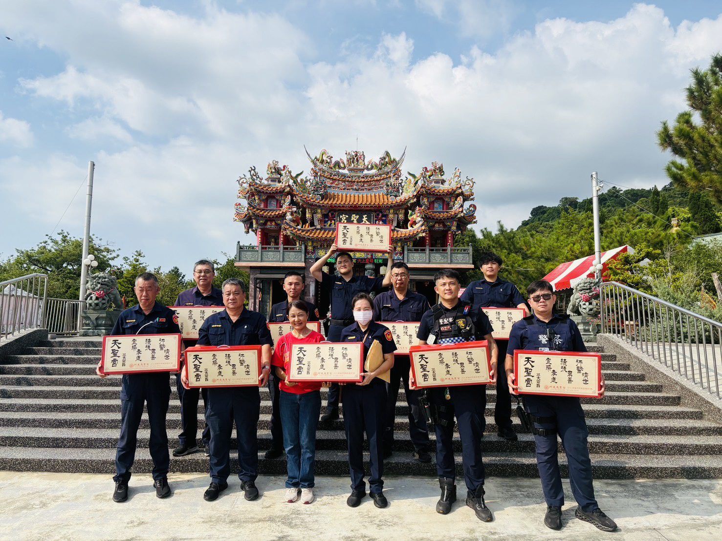 天聖宮攜手湖內分局   代送關懷物資送暖弱勢