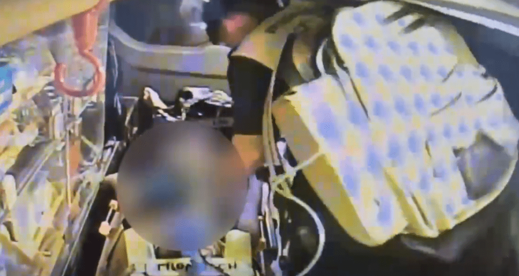 新竹兩死車禍！機車鳳鼻隧道南下出口自撞護欄　男騎士女乘客均傷重不治