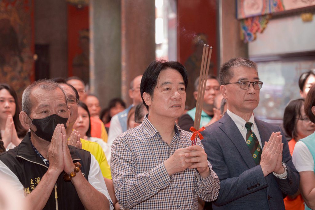 賴清德溪湖福安宮參拜 強調關稅問題行政院已提紓困方案