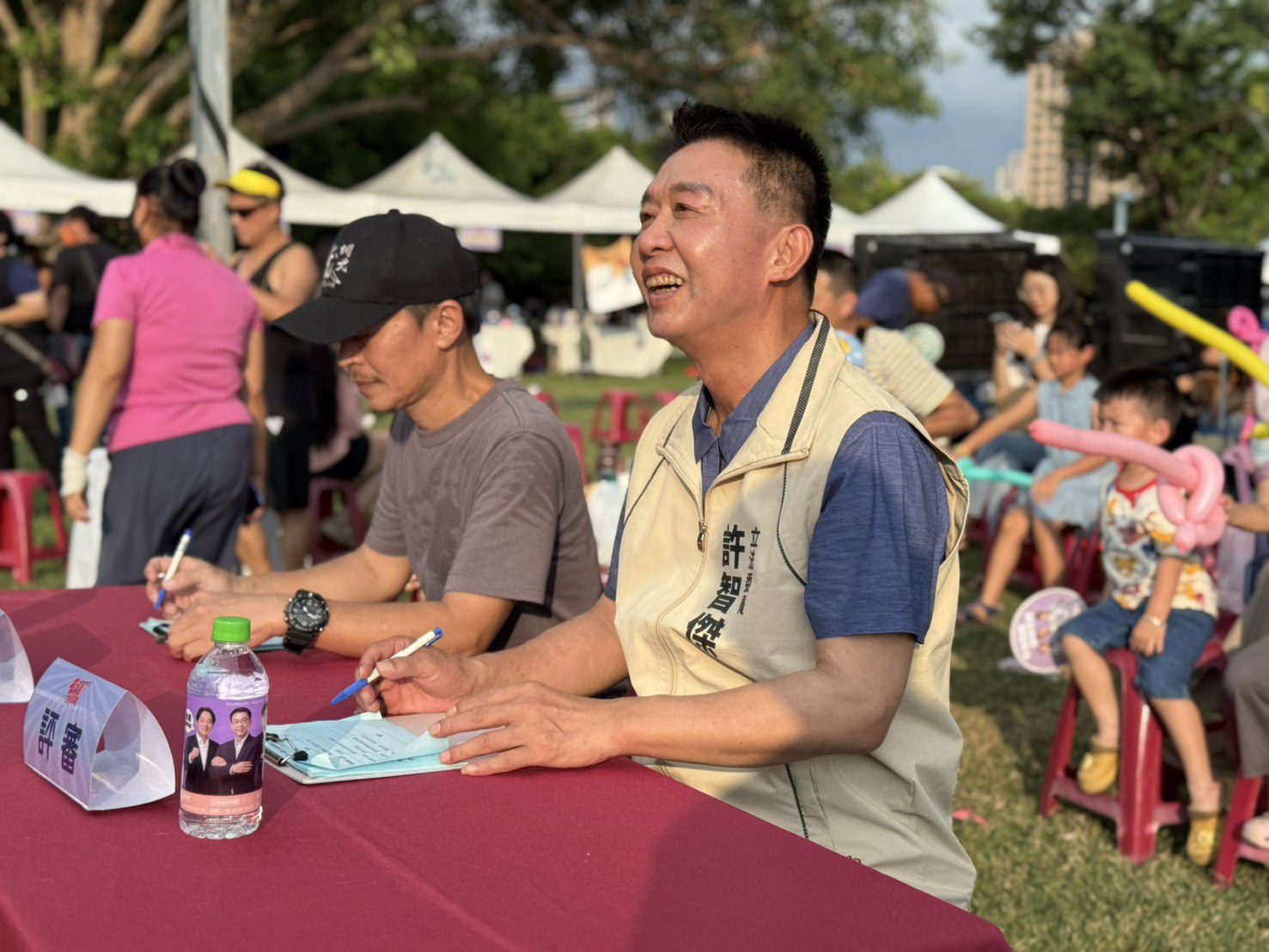 「LOVE & PETS 許智傑”毛起來” 舉辦寵物活動」 現場充滿歡笑聲