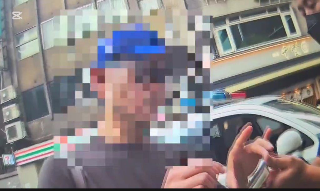 台北騎Ubike闖紅燈遭警攔查　男子拒出示證件還想落跑