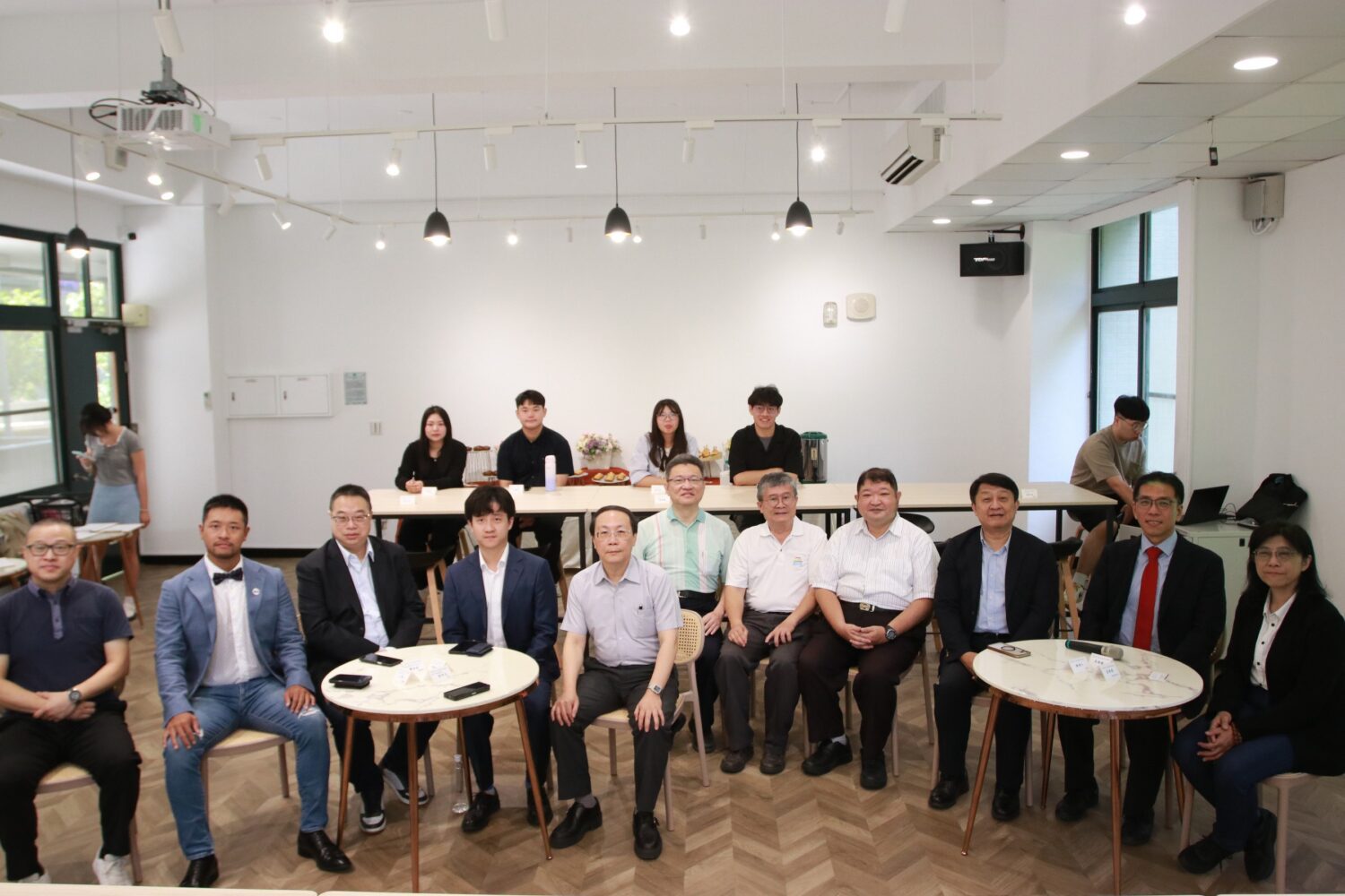 高雄大學法學院「Lawyuan Café」揭幕 打造法律人溫馨交流天地