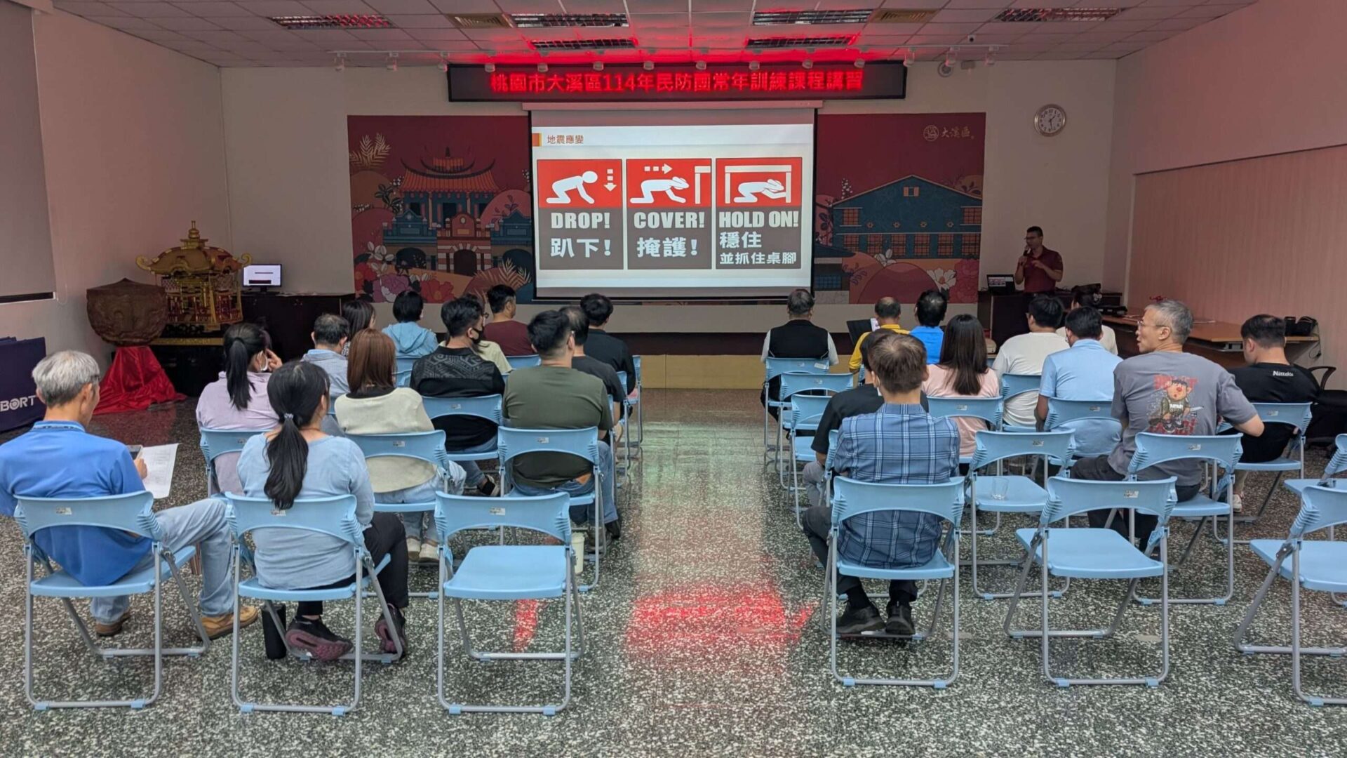 桃消大溪分隊傳授地震應變知識 公所同仁逼真演練強化防災韌性