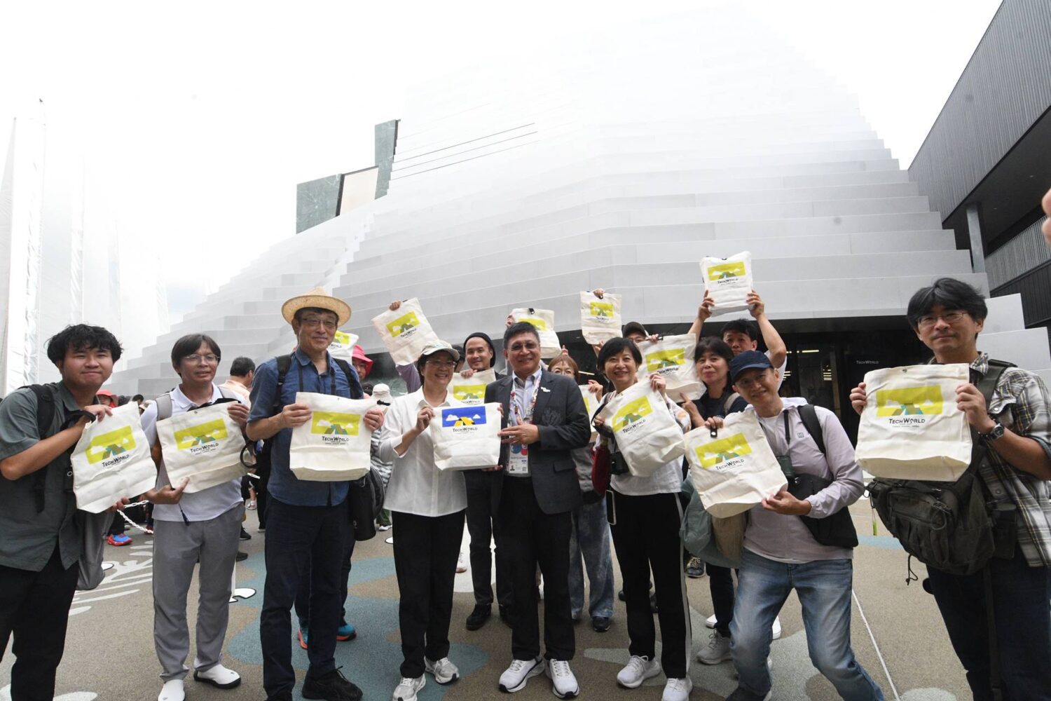 彰化縣長王惠美參訪日本2025大阪萬博　為設計展汲取國際能量