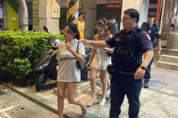 查獲二十餘位外籍擔任車手 中壢警方為防範擴大查察 查獲二十餘位外籍擔任車手 中壢警方為防範擴大查察