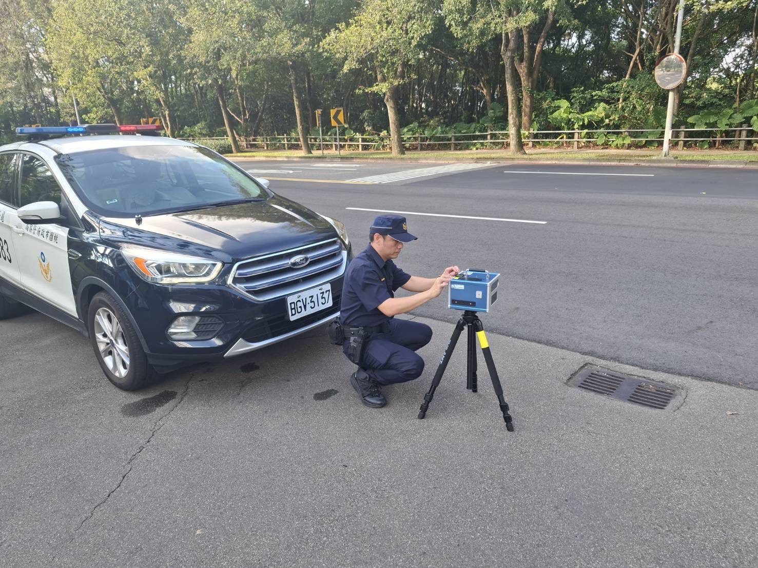龜山這處路段「超速違規多」 警方祭出移動式科技執法 龜山這處路段「超速違規多」 警方祭出移動式科技執法