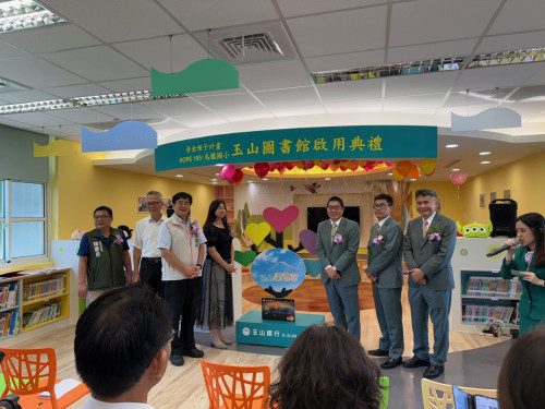 烏龍國小玉山圖書館啟用  點亮閱讀新篇章