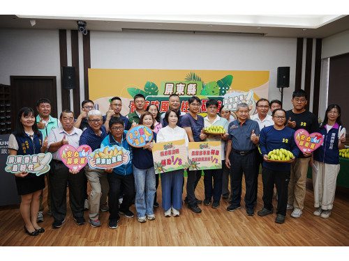 提升屏東縣香蕉產業韌性  縣府針對香蕉防風支柱再加碼補助1/3  屏東縣香蕉產量占全台之冠，因應全球氣候變遷，為提升香蕉