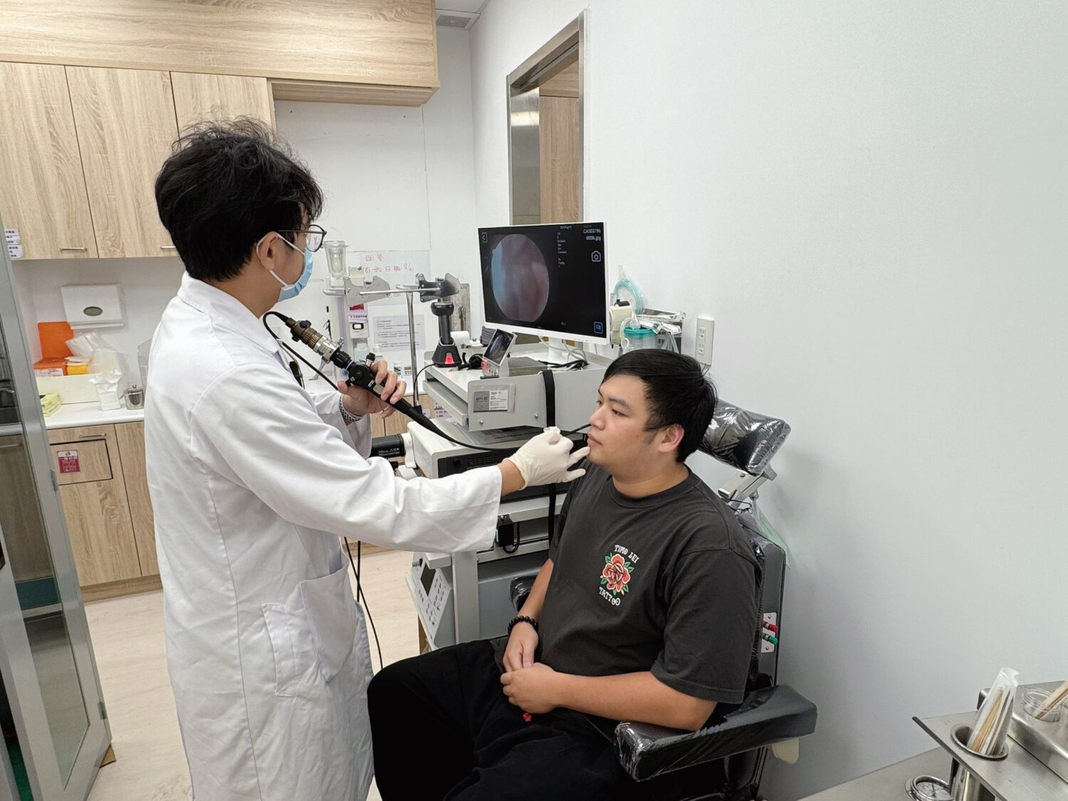 「燒聲」沙啞半年是聲帶結節在做怪　高雄秀傳醫院新手術治癒 術後恢復快