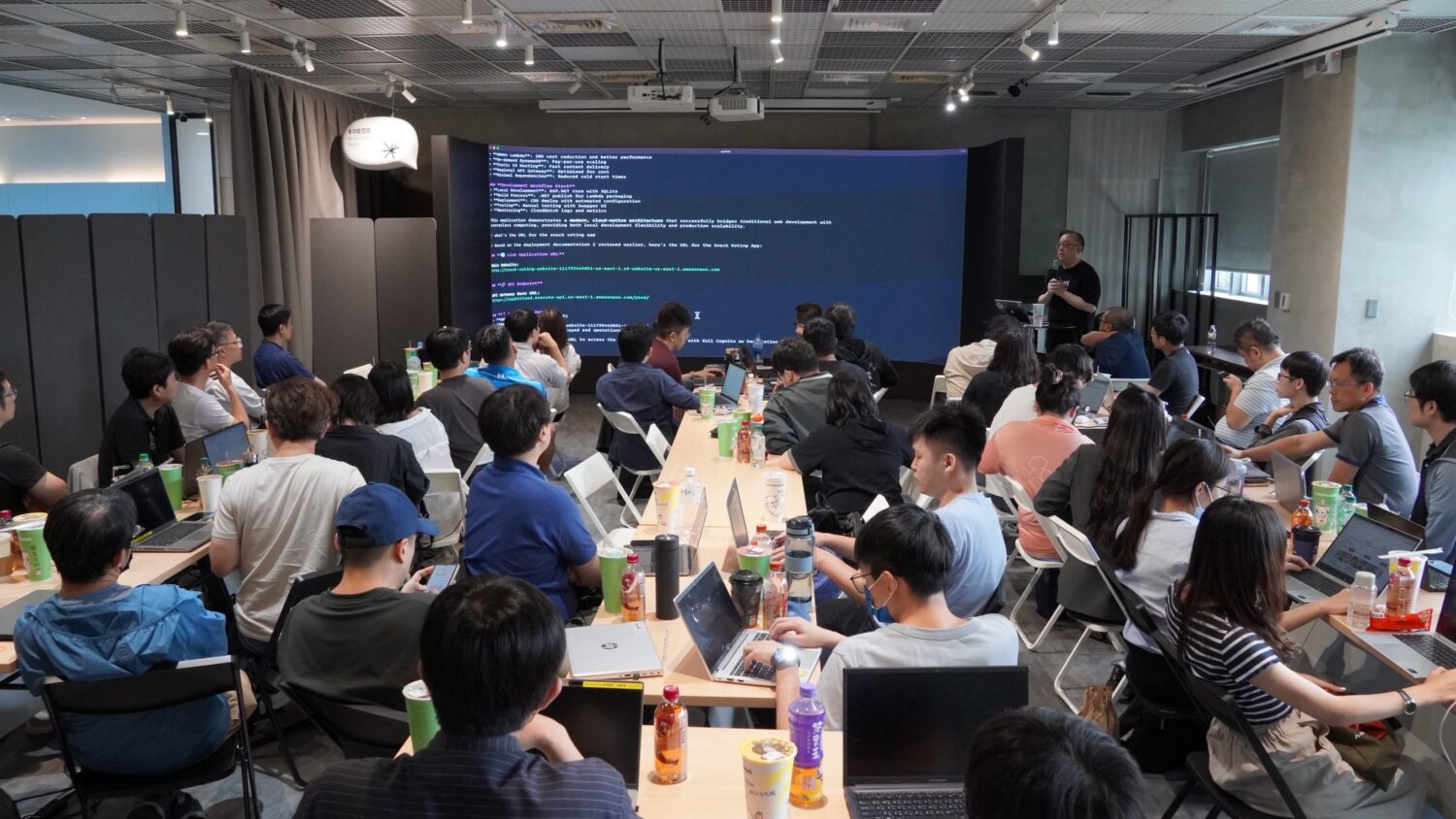 AWS獲高市青年局助力　首辦「生成式AI工作坊」 引發南部產業界高度關注