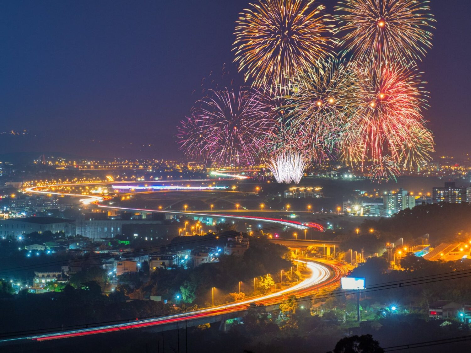 南投國慶煙火試放3分鐘 觀光工廠.餐廳全爆滿