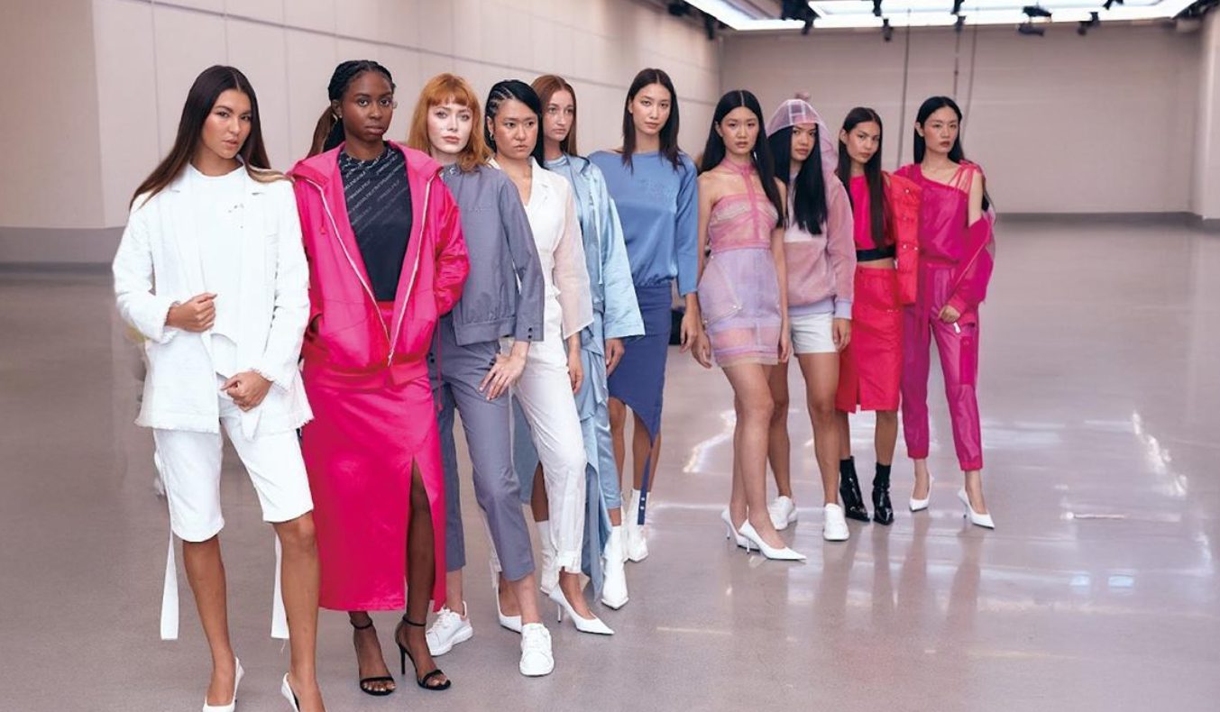 PINK SELFIE首登紐約時裝周 演繹未來感與女性力量的時尚語言