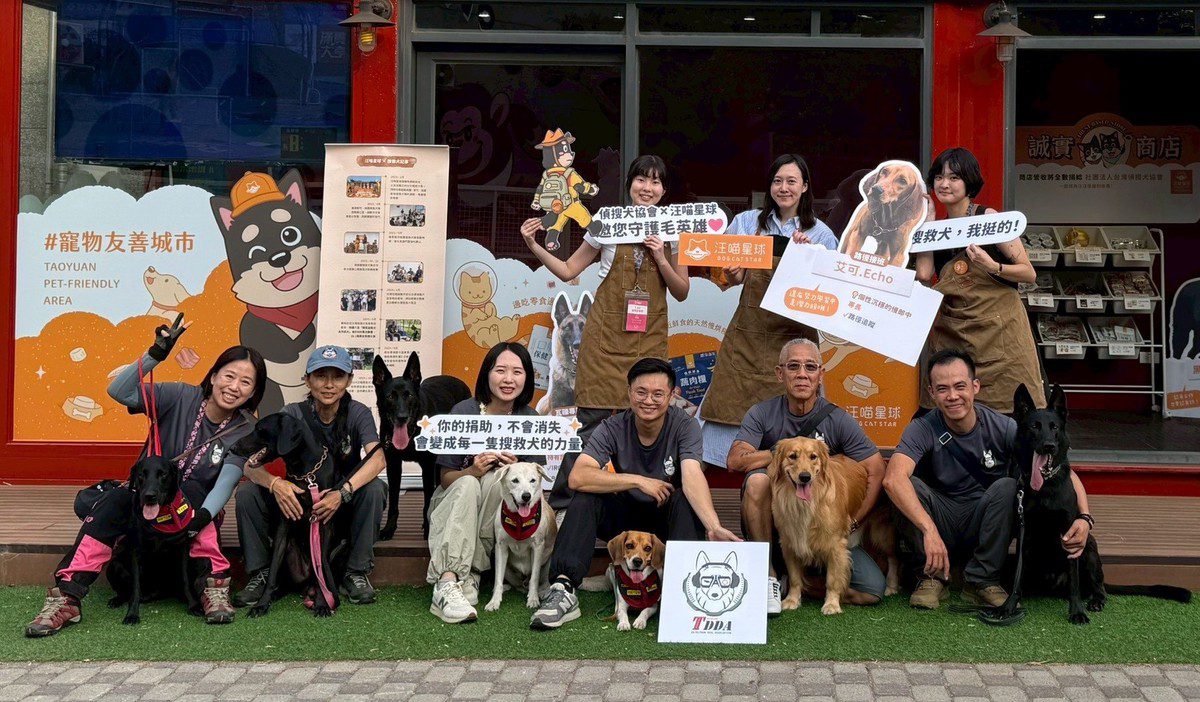 毛英雄陪球迷加油！搜救犬走進球場應援公益行動