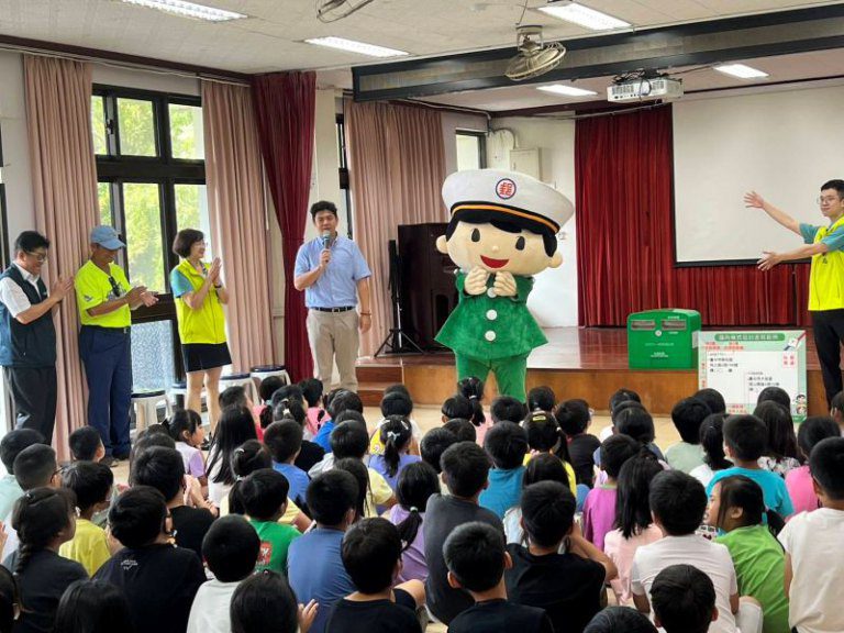 竹郵攜手南隘國小舉辦教師節明信片書寫傳情活動