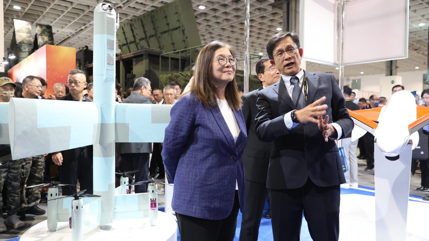 海委會投入68億打造海巡立體化 管碧玲率隊參訪航太國防展 無人機戰力2年成形 海委會投入68億打造海巡立體化 管碧玲率隊參訪航太國防展 無人機戰力2年成形