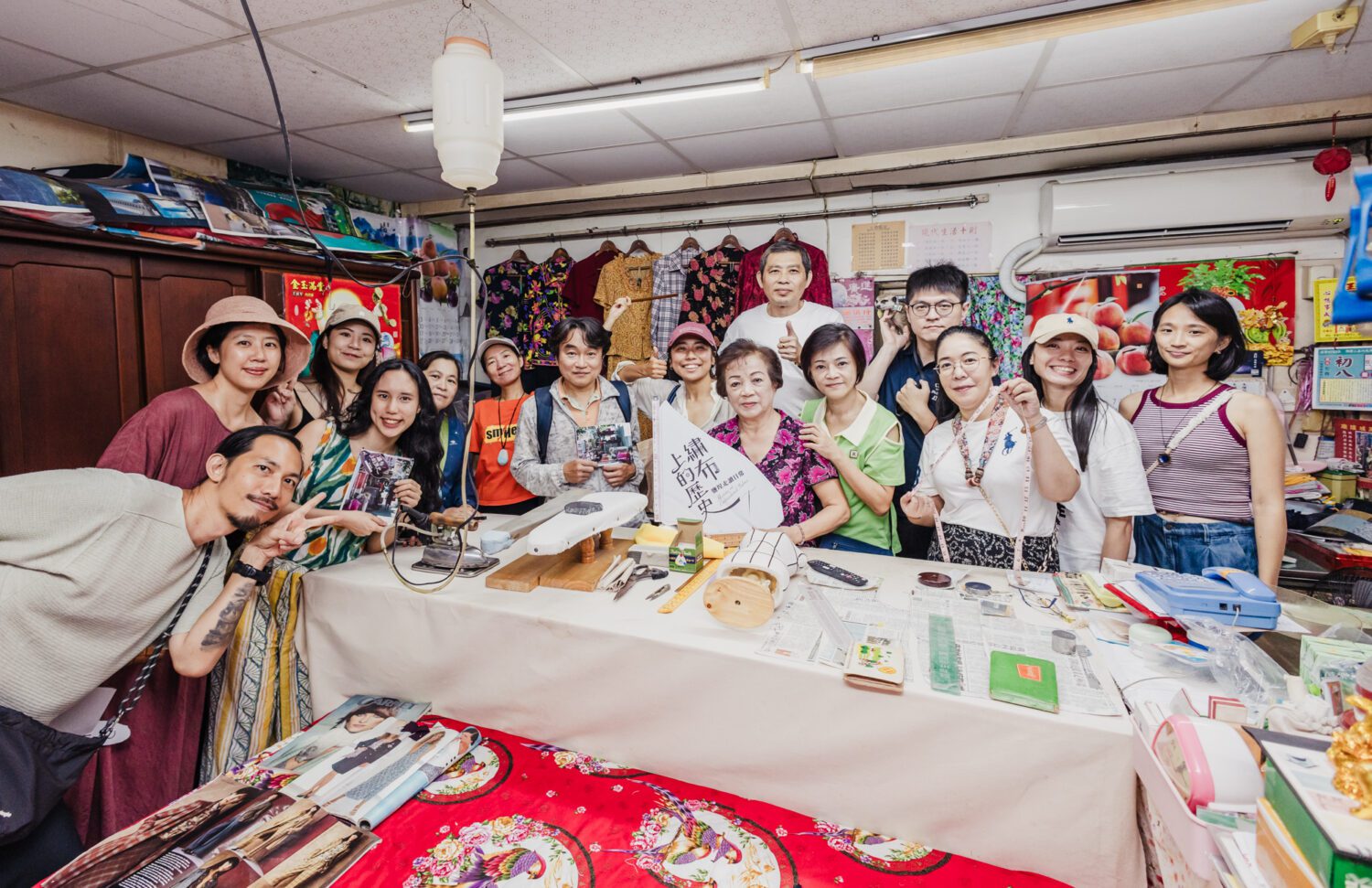 高史博《繡布上的歷史微型展》探索原漢刺繡文化