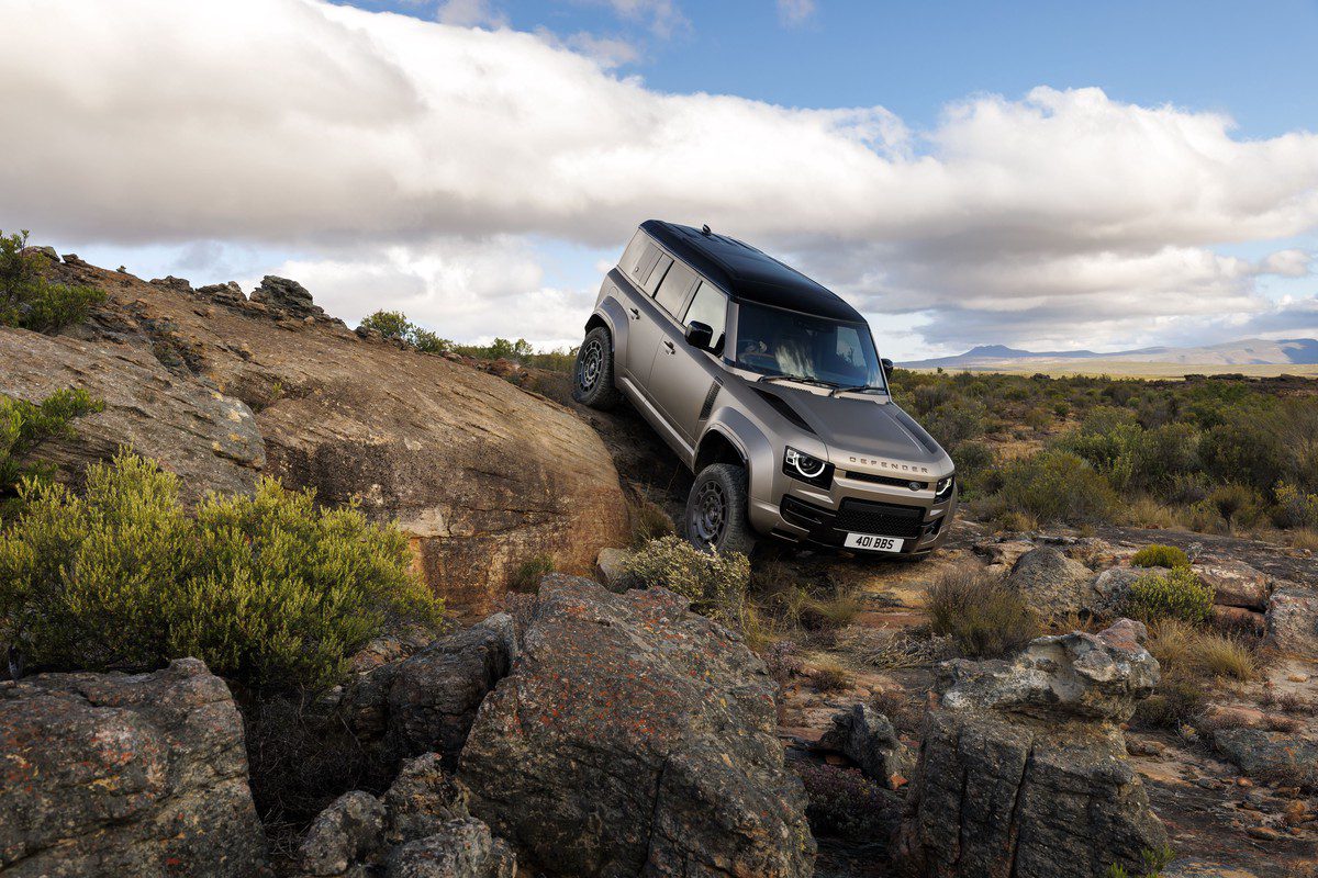Defender經典車展南紡購物中心登場　最頂旗艦OCTA展間同步亮相！
