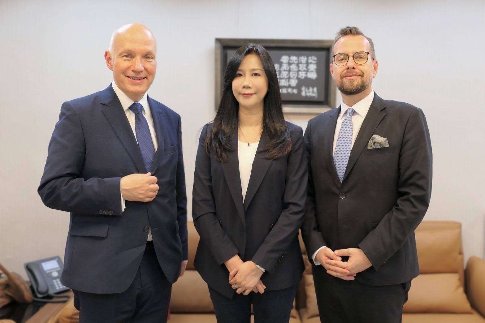 萬美玲與捷克參議員、駐台代表交流 聚焦增加直航班次、教育文化合作