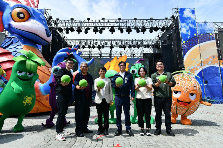 《燈怪》9/19-9/21高雄登場 8公尺高「燈燈國王」領軍15隻萌偶同享客家童話新體驗 《燈怪》9/19-9/21高雄登場 8公尺高「燈燈國王」領軍15隻萌偶同享客家童話新體驗