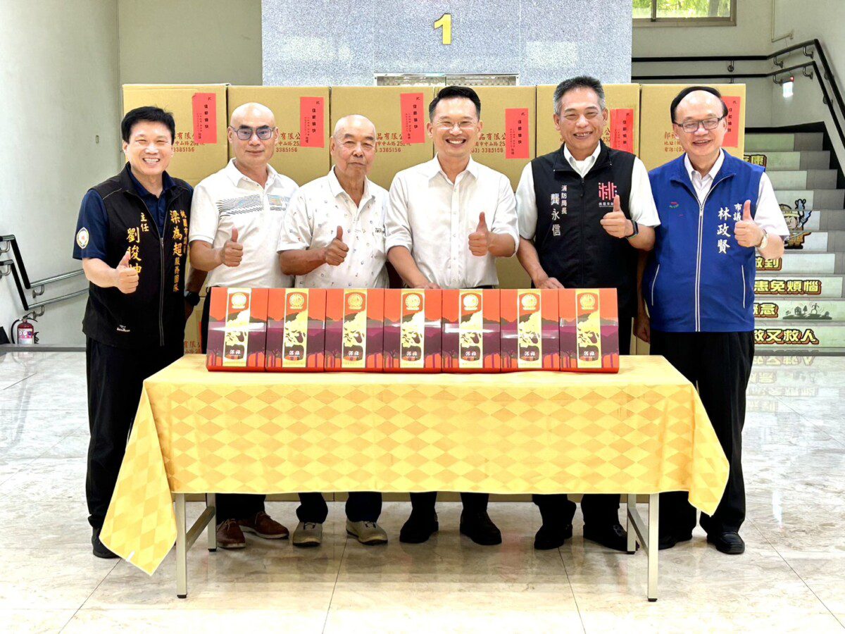 郭祿食品暨日勝機構聯合捐贈中秋禮品 蘇副市長感謝企業公益行動 郭祿食品暨日勝機構聯合捐贈中秋禮品 蘇副市長感謝企業公益行動