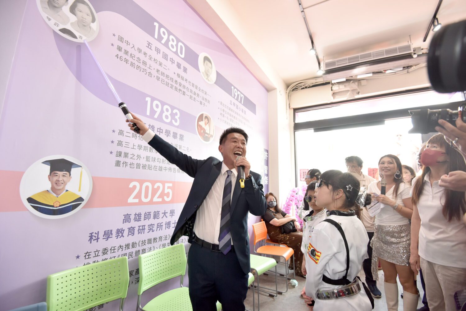 許智傑競辦開幕   AI小金剛展現強大好人緣