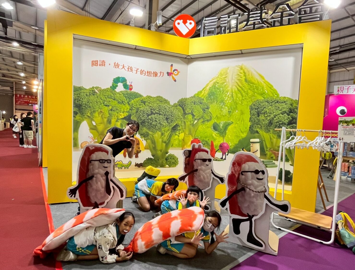 信誼基金會3米5高「閱讀森林」　成為臺灣國際兒少書展打卡熱點